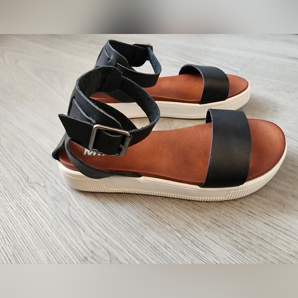Mia sandals, 6,never worn - Picture 2 of 8